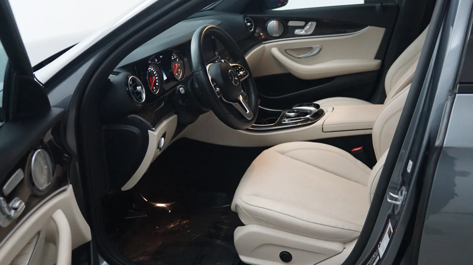 Mercedes-Benz E-Class photo 7
