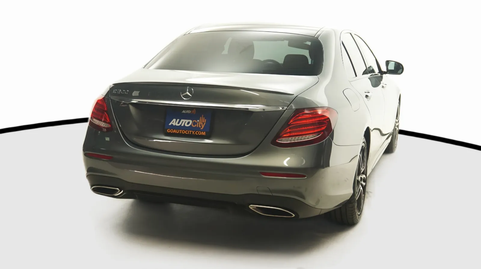 Mercedes-Benz E-Class photo 8