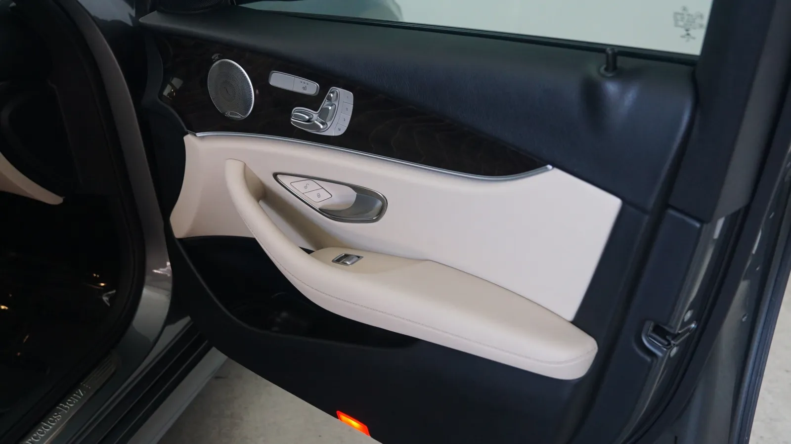 Mercedes-Benz E-Class photo 11
