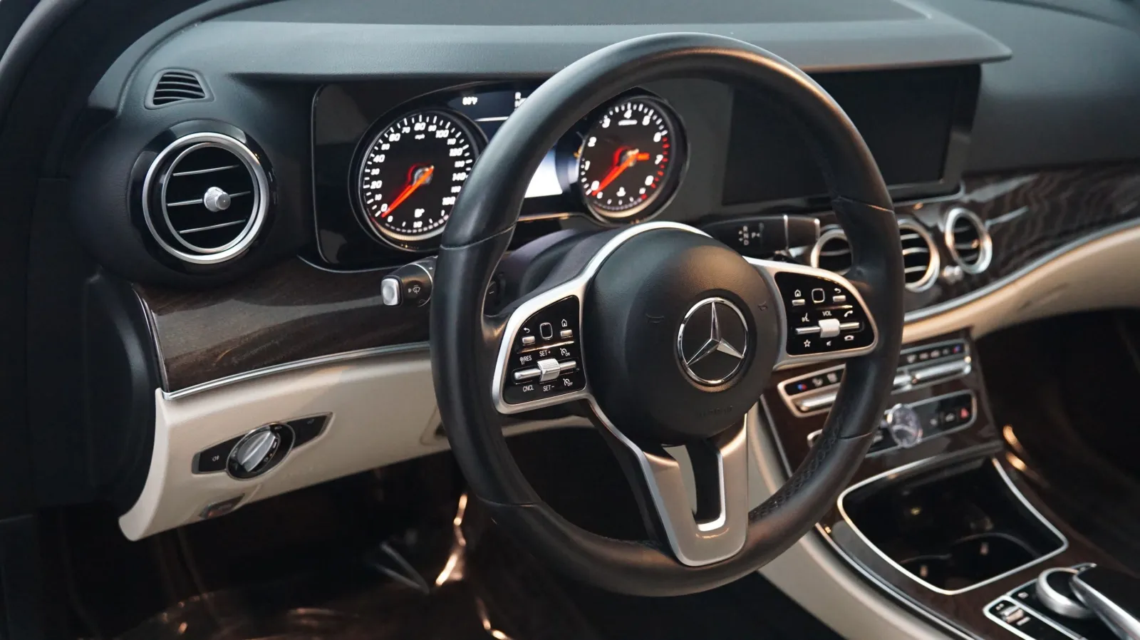Mercedes-Benz E-Class photo 14
