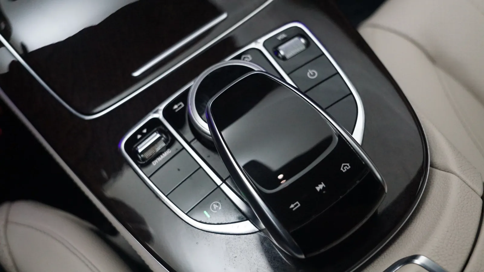 Mercedes-Benz E-Class photo 21