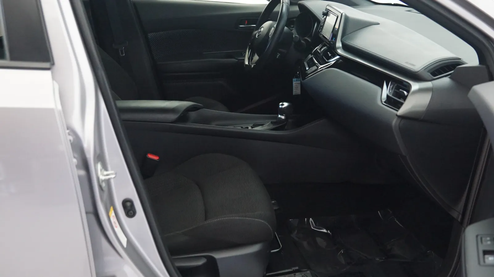 Toyota C-HR photo 6