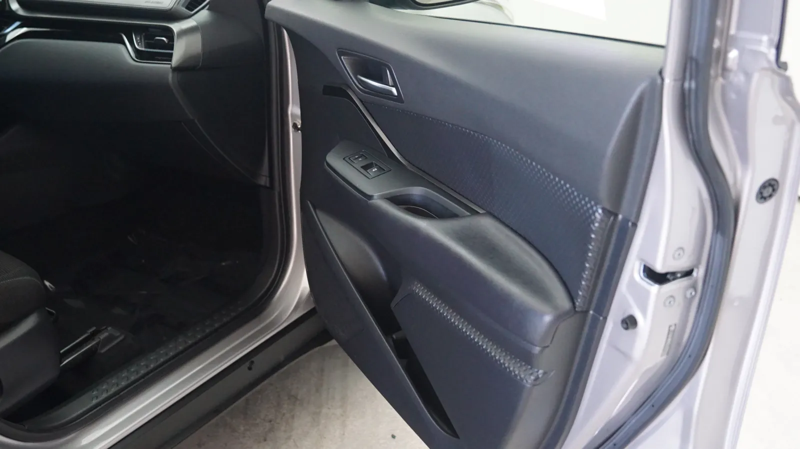 Toyota C-HR photo 12