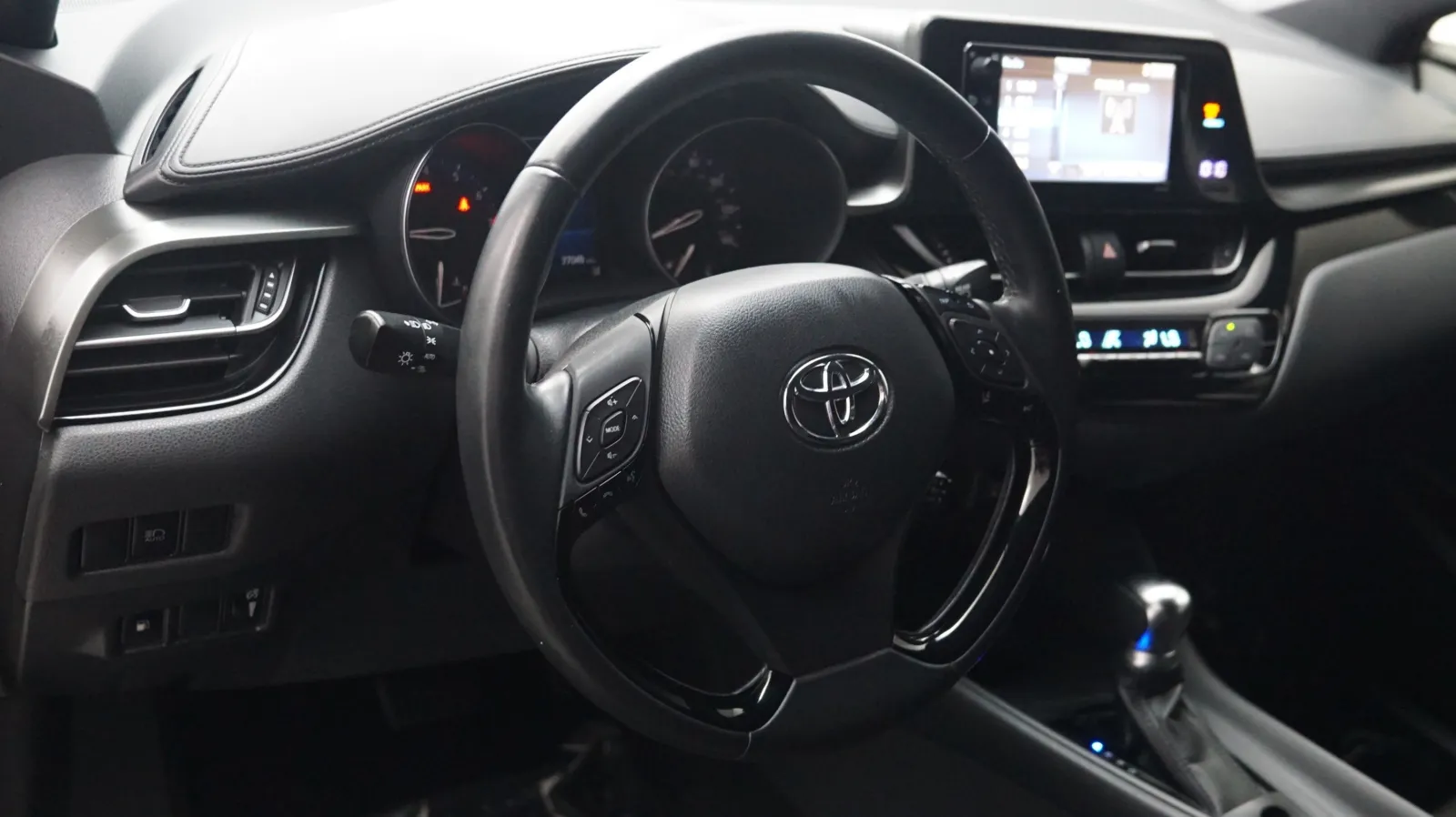 Toyota C-HR photo 14