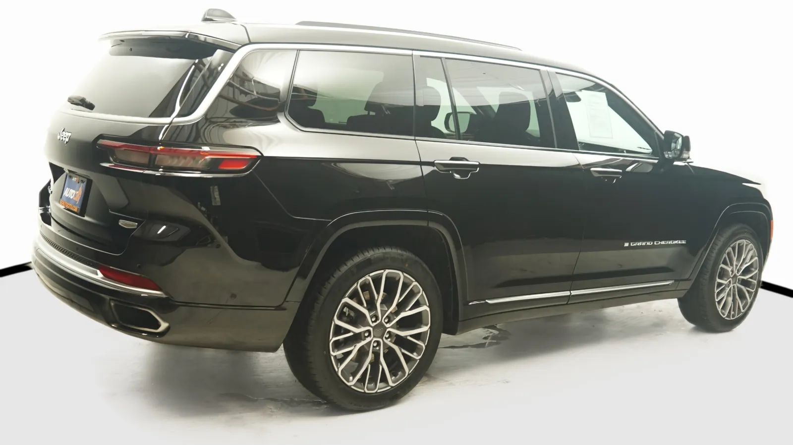 More photos of 2023 Jeep Grand Cherokee L Summit Reserve at Auto City, CA