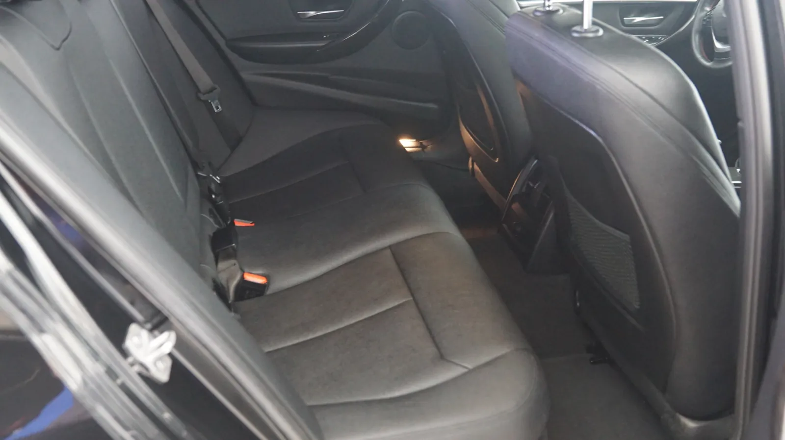BMW 3 Series photo 11