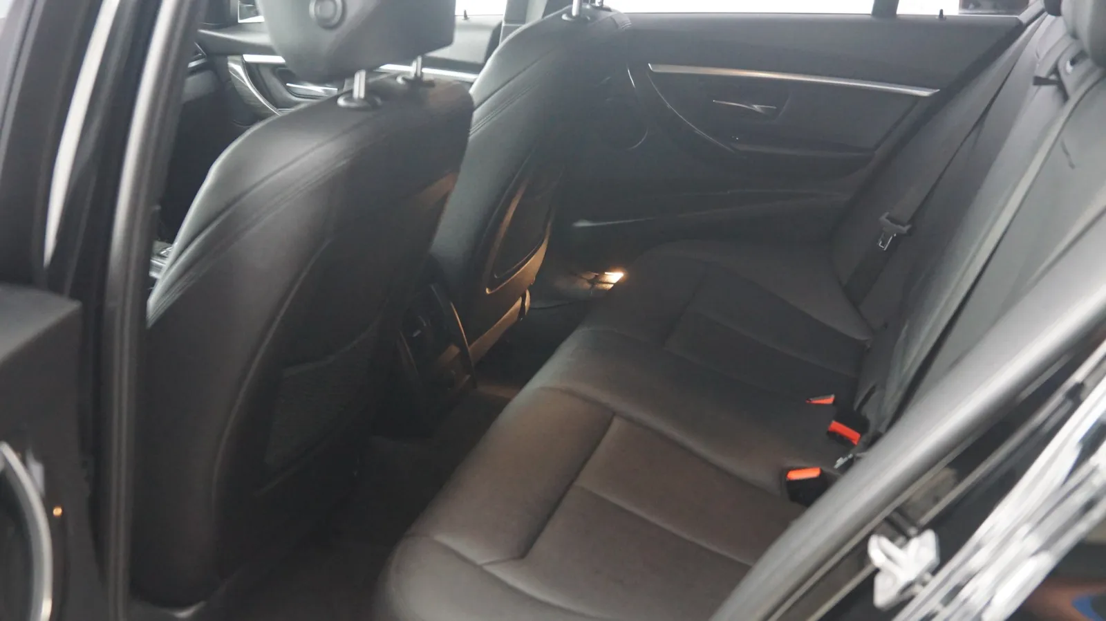 BMW 3 Series photo 12