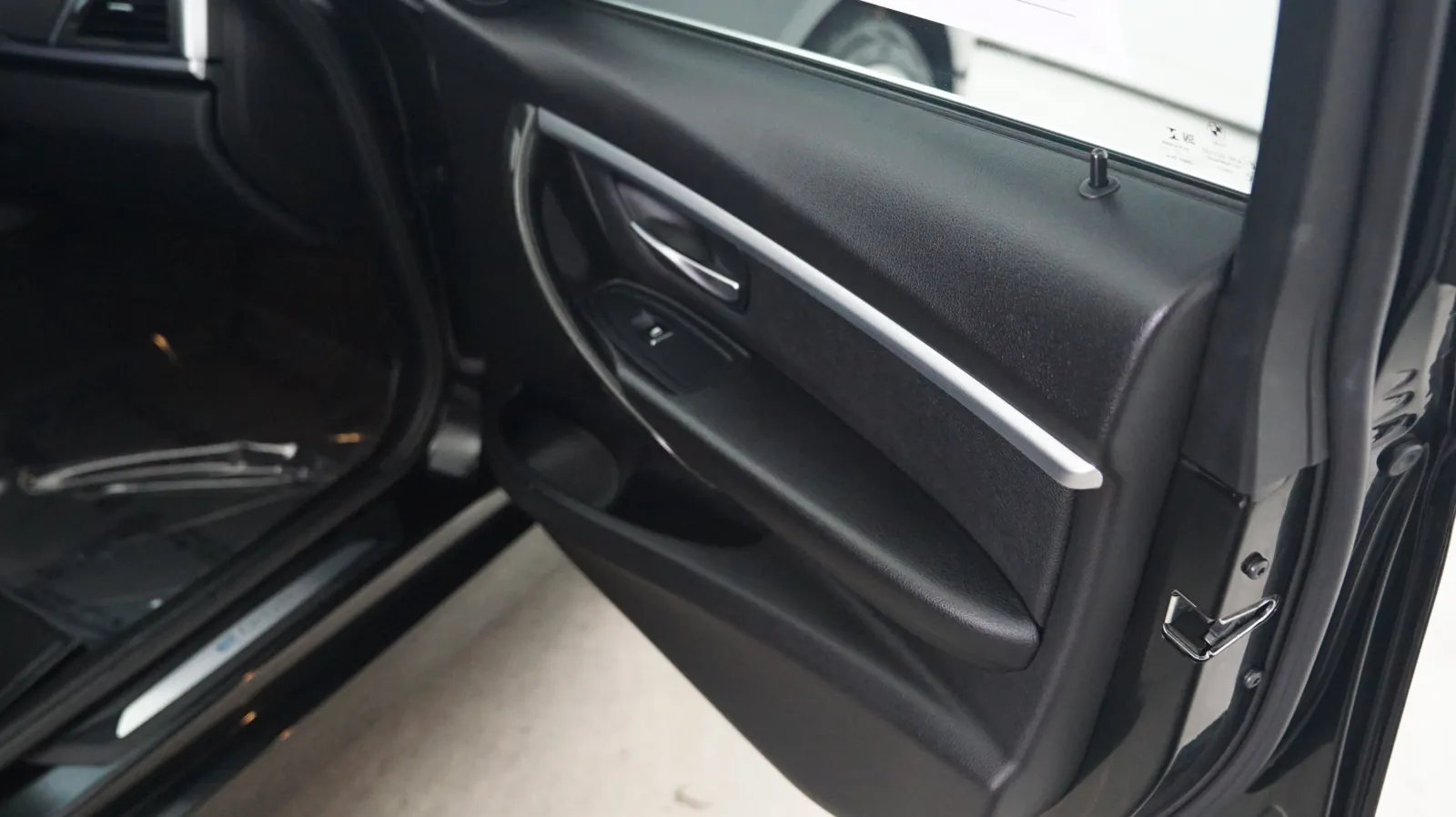 BMW 3 Series photo 14