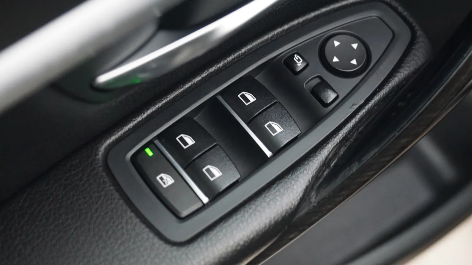 BMW 3 Series photo 17