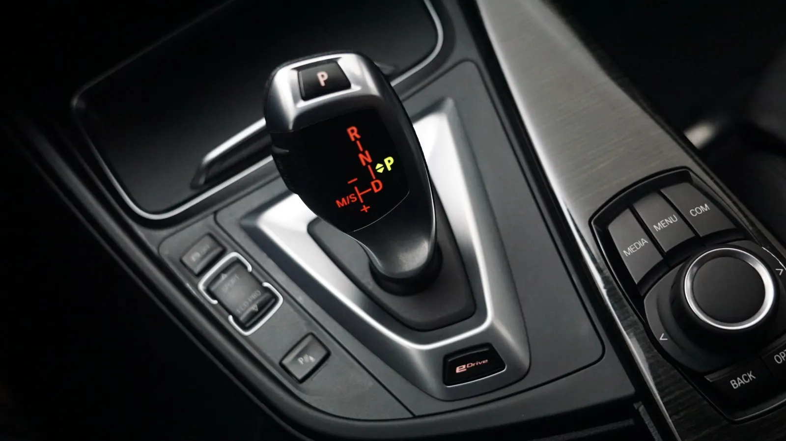 BMW 3 Series photo 21