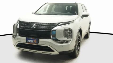 White 2024 Mitsubishi Outlander SE for sale in El Cajon, CA