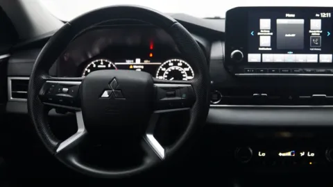 More photos of 2024 Mitsubishi Outlander SE at Auto City, CA