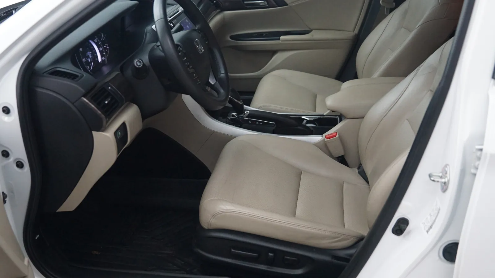 Honda Accord photo 7