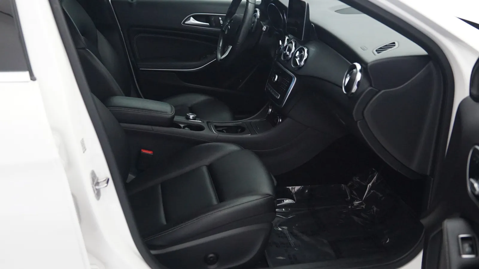 Mercedes-Benz GLA photo 6