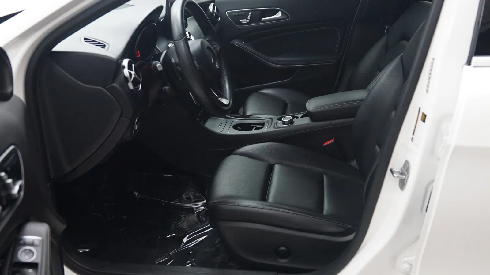 Mercedes-Benz GLA photo 7
