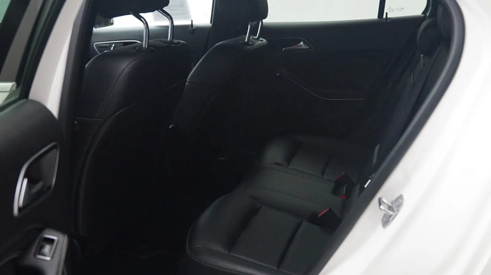 Mercedes-Benz GLA photo 12