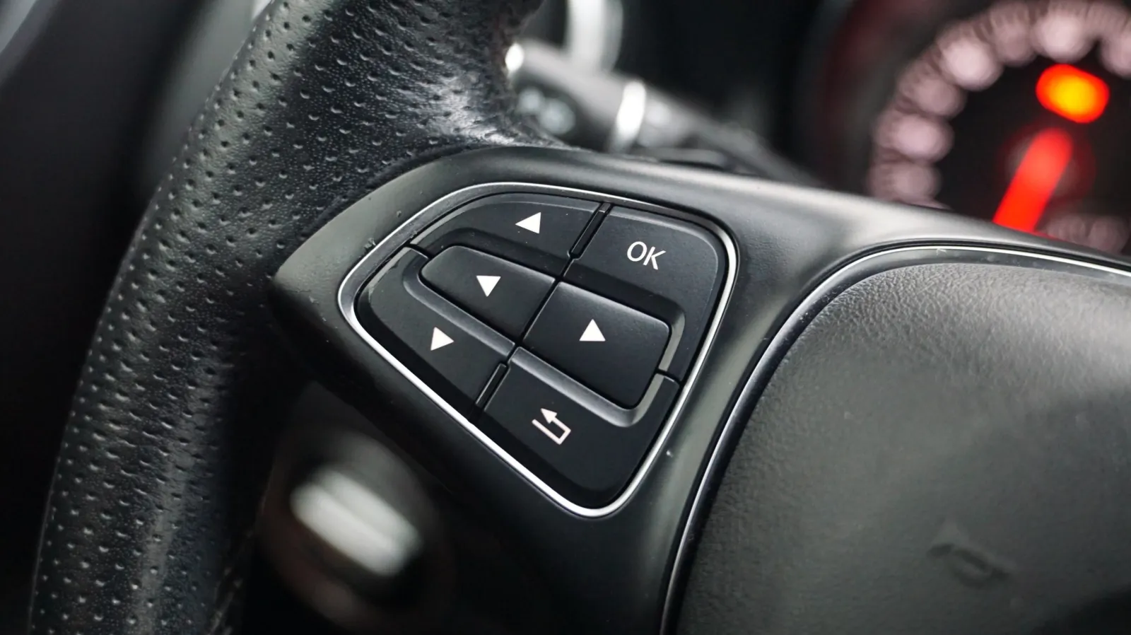 Mercedes-Benz GLA photo 16