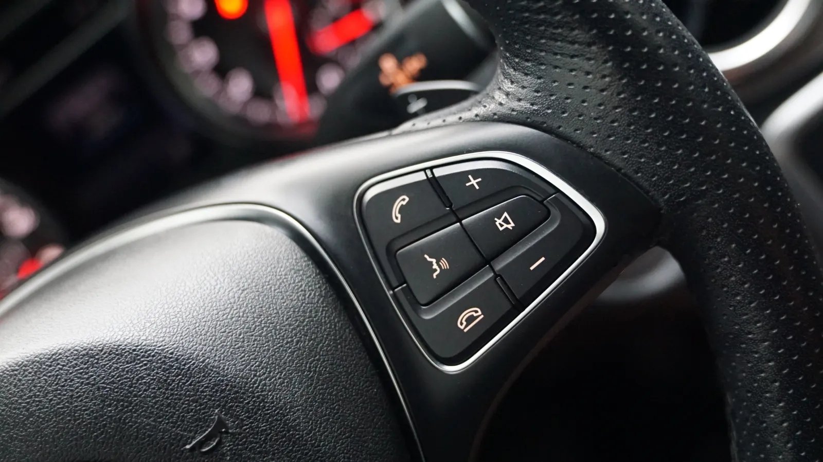 Mercedes-Benz GLA photo 17