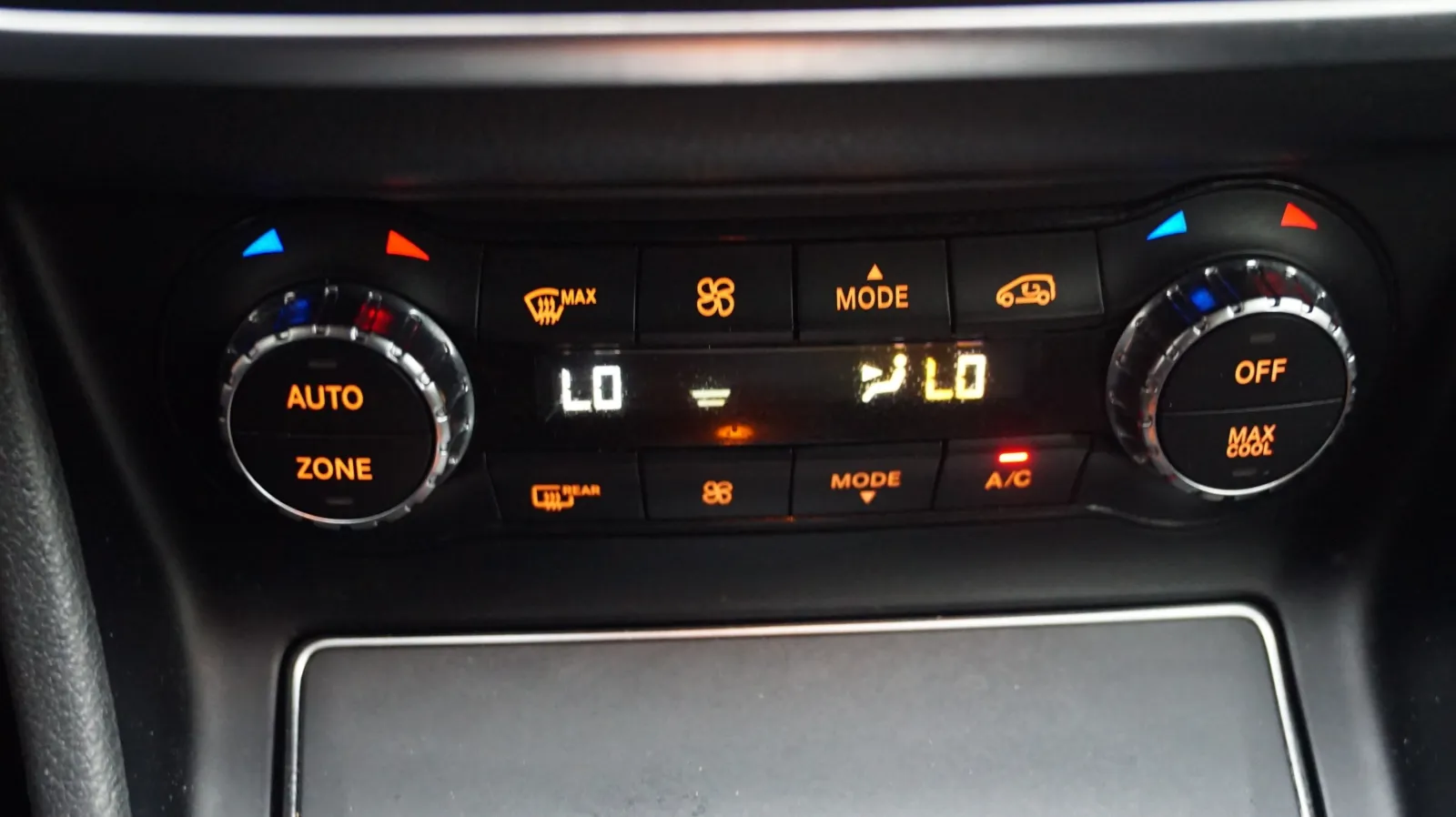 Mercedes-Benz GLA photo 20