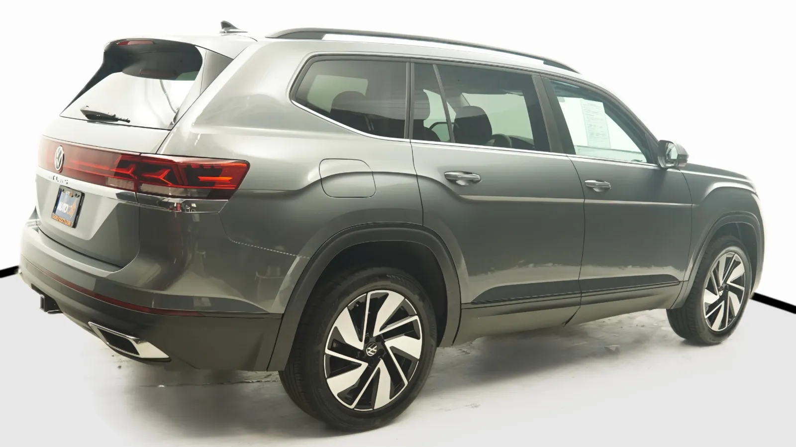More photos of 2025 Volkswagen Atlas 2.0T SE w/Technology at Auto City, CA