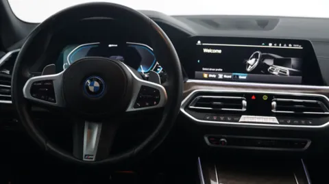 More photos of 2022 BMW X5 xDrive45e at Auto City, CA
