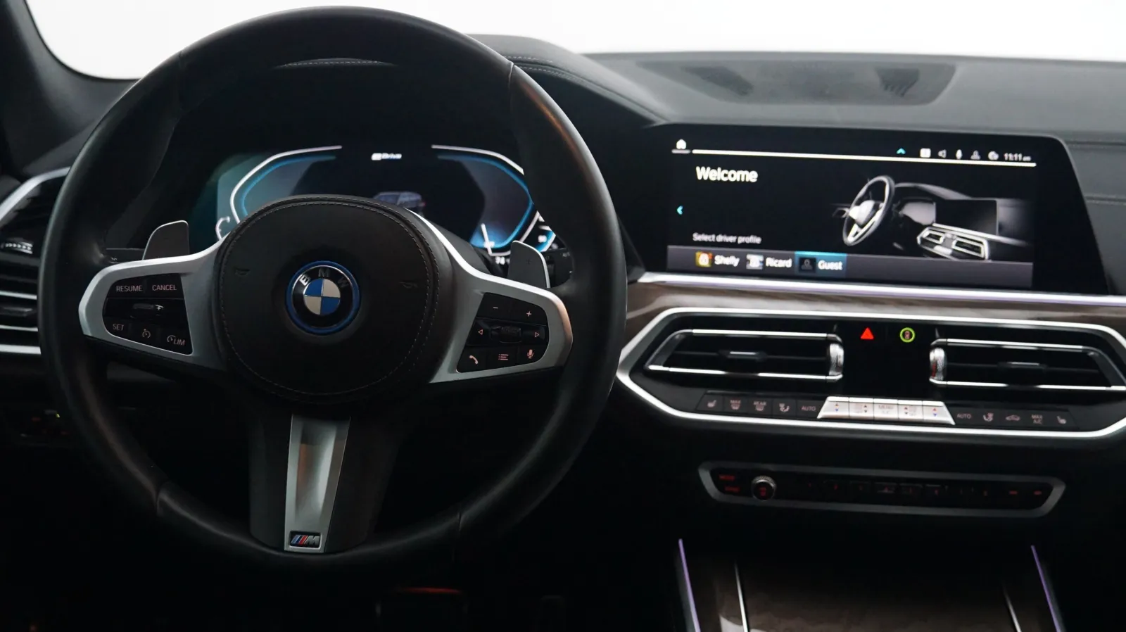 More photos of 2022 BMW X5 xDrive45e at Auto City, CA