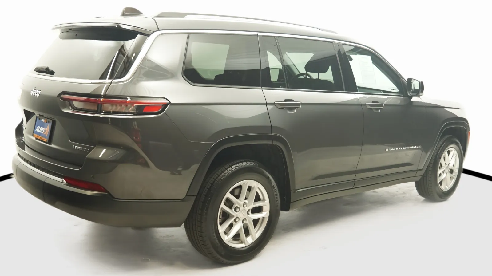 More photos of 2023 Jeep Grand Cherokee L Laredo at Auto City, CA