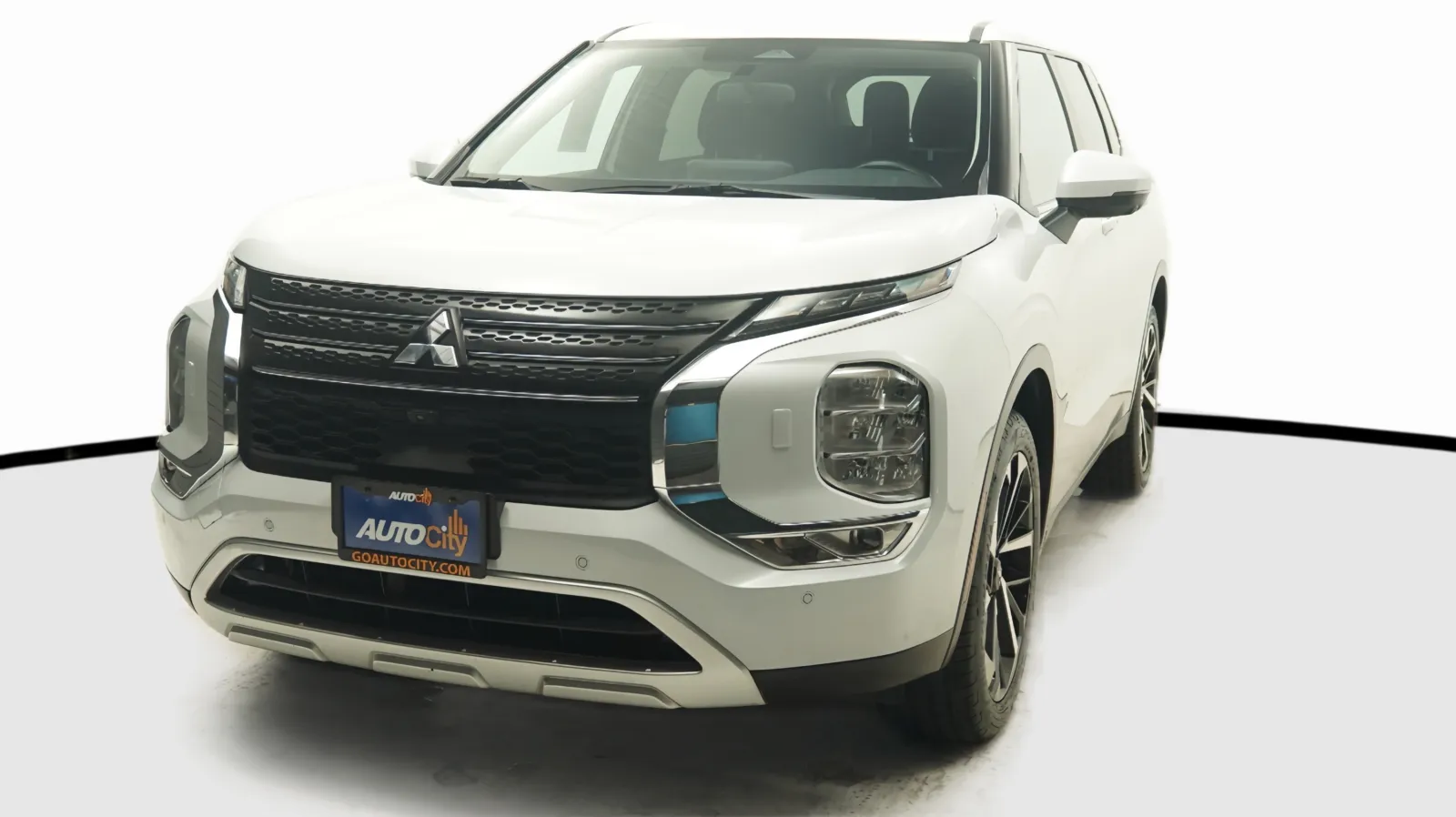 White 2024 Mitsubishi Outlander SE for sale in El Cajon, CA