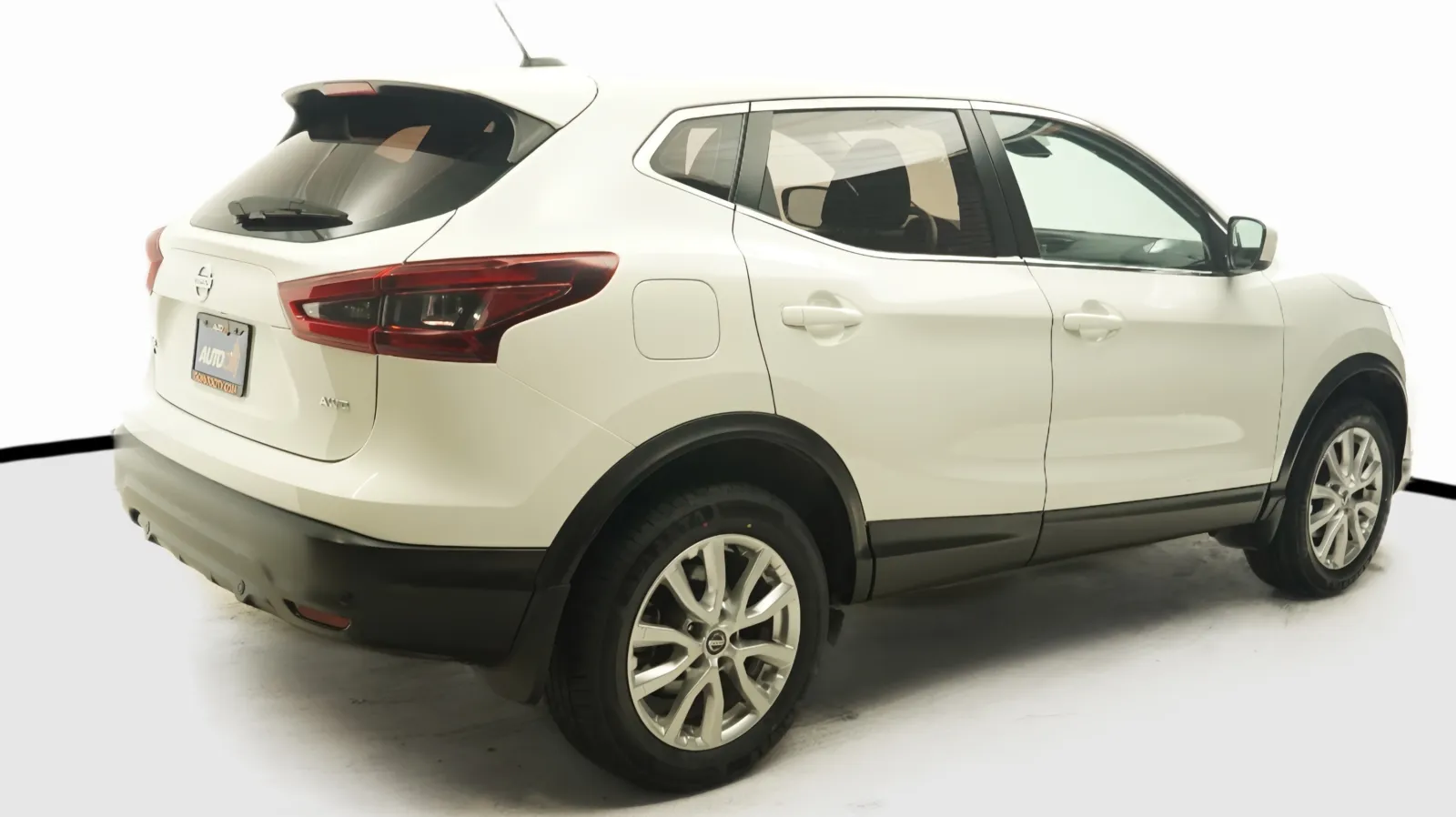 More photos of 2020 Nissan Rogue Sport S at Auto City, CA
