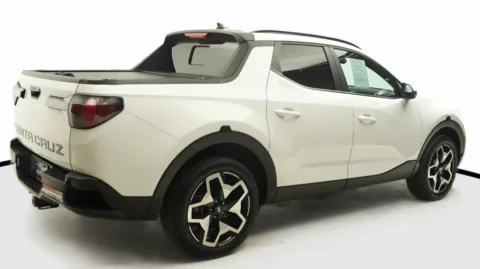 More photos of 2022 Hyundai Santa Cruz Limited at Auto City, CA