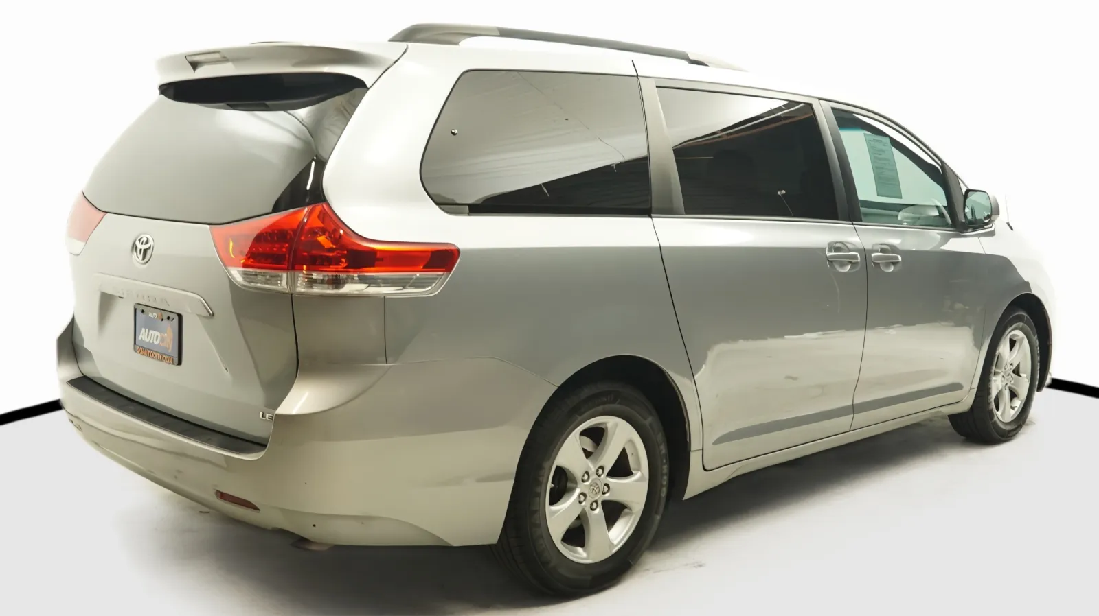More photos of 2011 Toyota Sienna LE at Auto City, CA