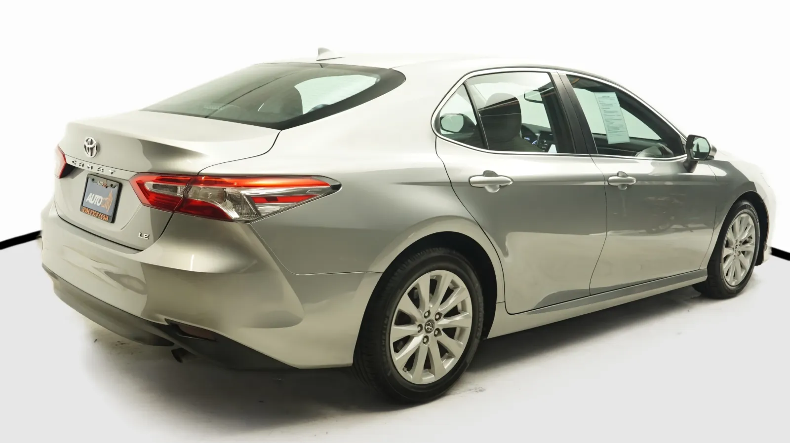 More photos of 2019 Toyota Camry LE at Auto City, CA