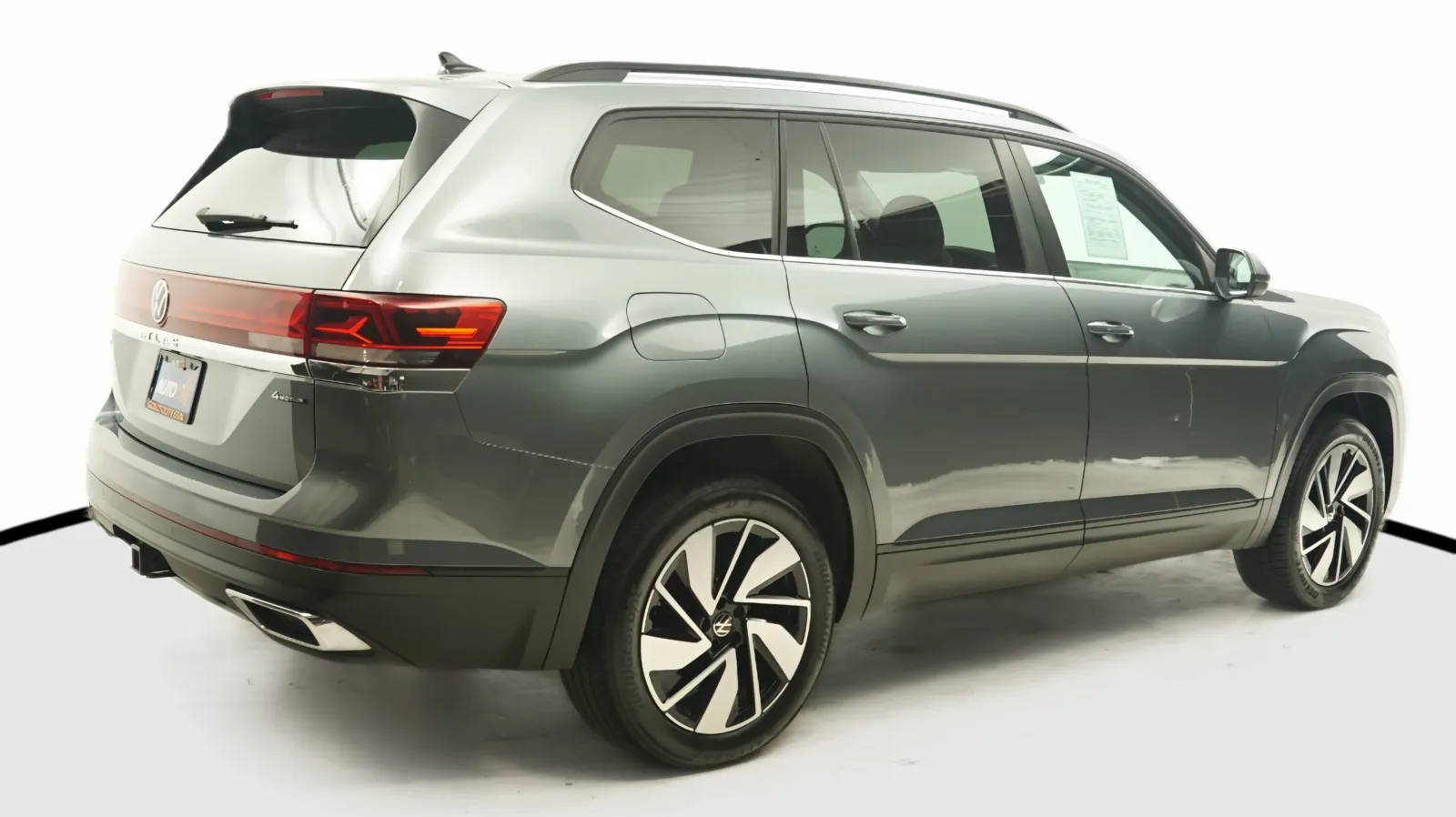 More photos of 2024 Volkswagen Atlas 2.0T SE w/Technology at Auto City, CA