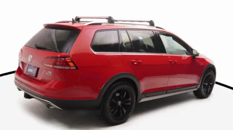 More photos of 2018 Volkswagen Golf Alltrack S at Auto City, CA
