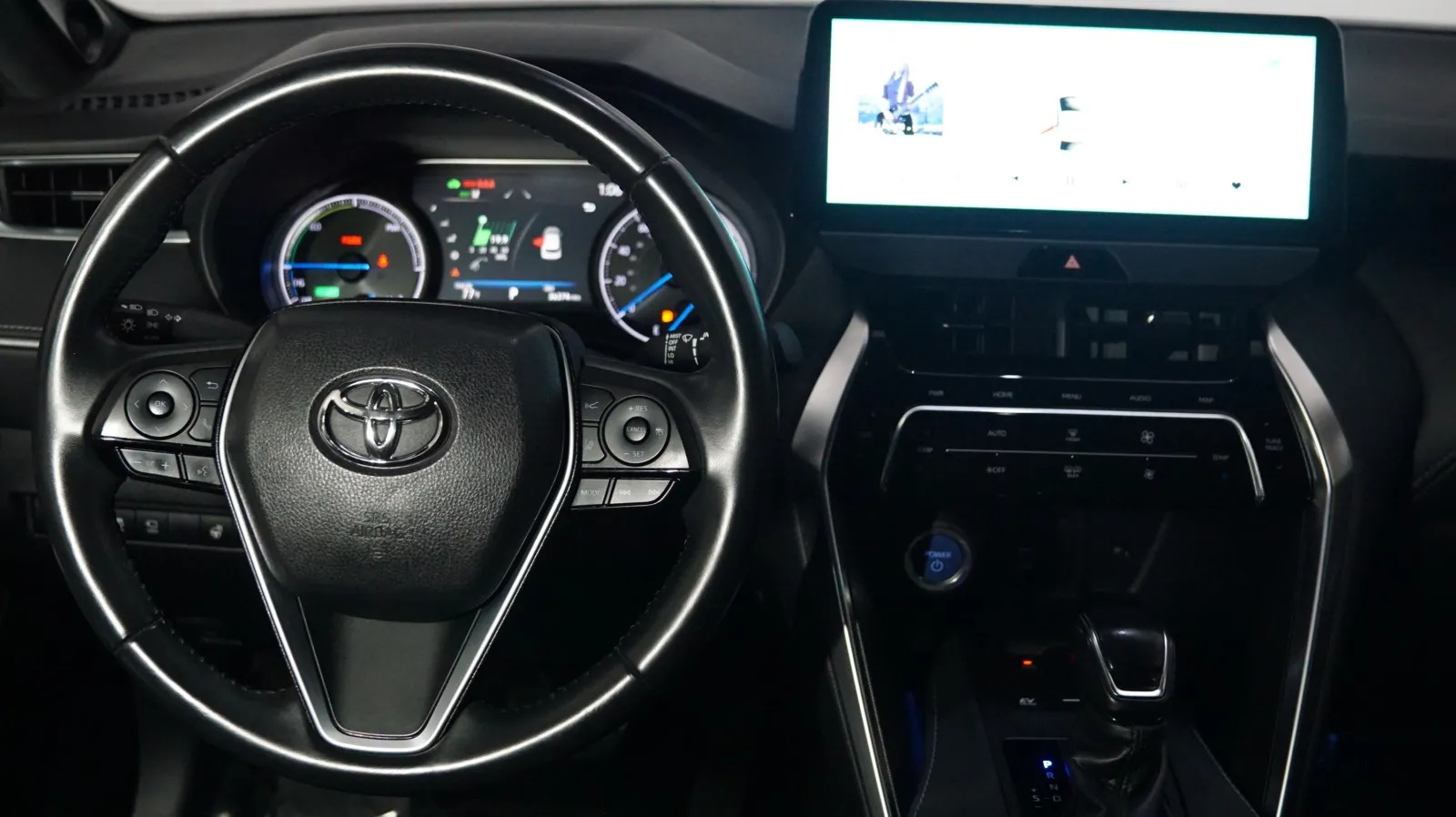 More photos of 2021 Toyota Venza Limited at Auto City, CA