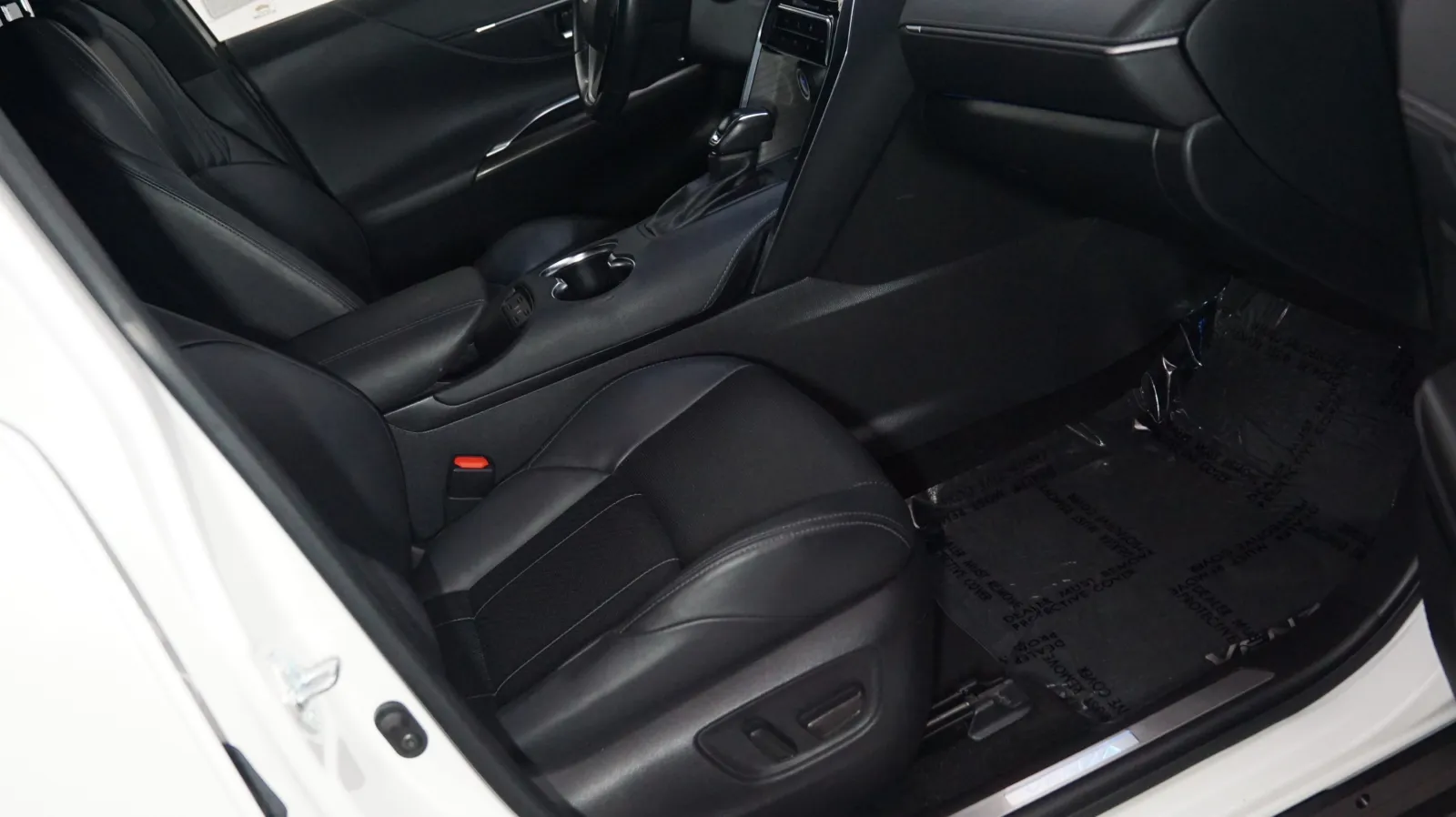 More photos of 2021 Toyota Venza Limited at Auto City, CA