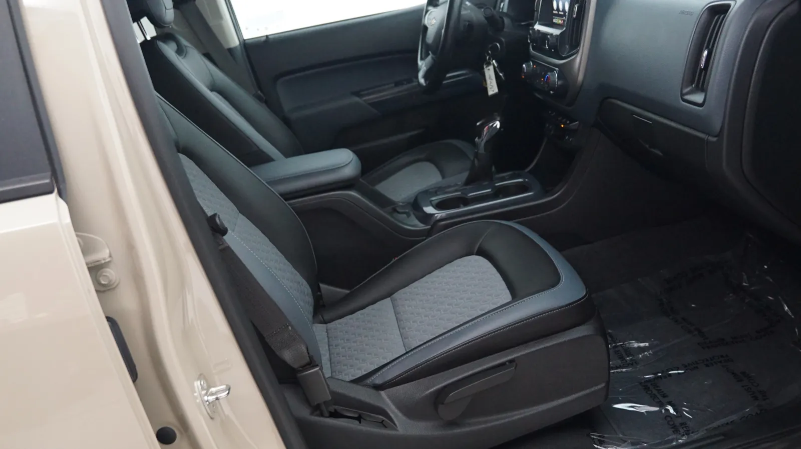 More photos of 2022 Chevrolet Colorado 2WD Z71 at Auto City, CA