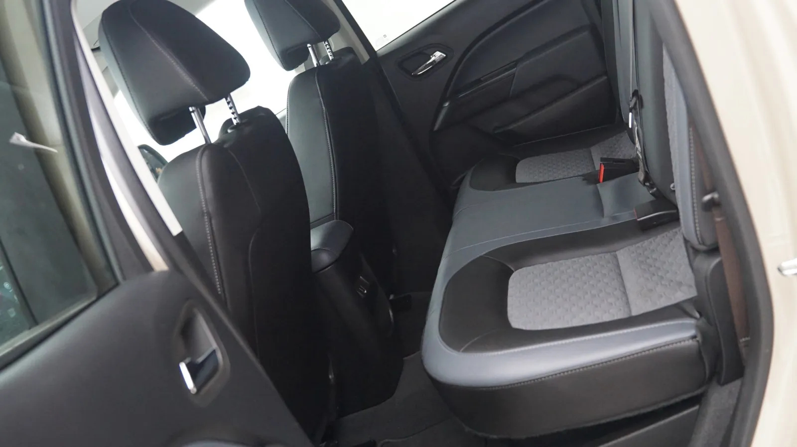 2022 Chevrolet Colorado Z71 - Photo 12
