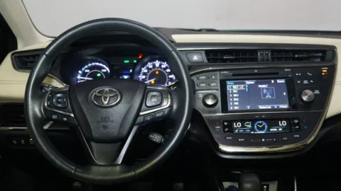 More photos of 2017 Toyota Avalon Hybrid Limited at Auto City, CA