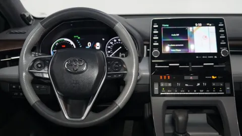 More photos of 2019 Toyota Avalon Hybrid Limited at Auto City, CA
