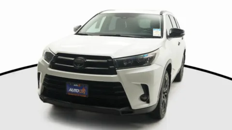 White 2019 Toyota Highlander SE for sale in El Cajon, CA