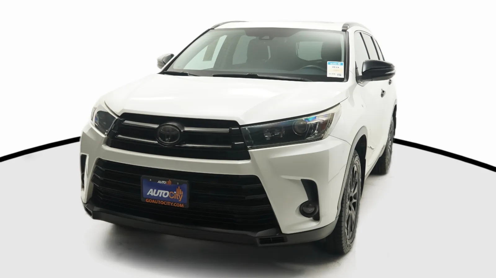 White 2019 Toyota Highlander SE for sale in El Cajon, CA