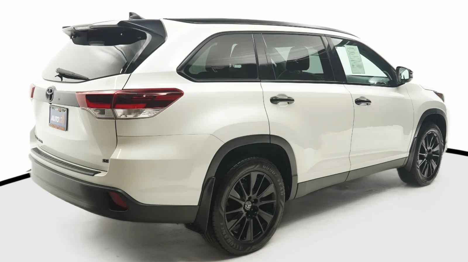 More photos of 2019 Toyota Highlander SE at Auto City, CA