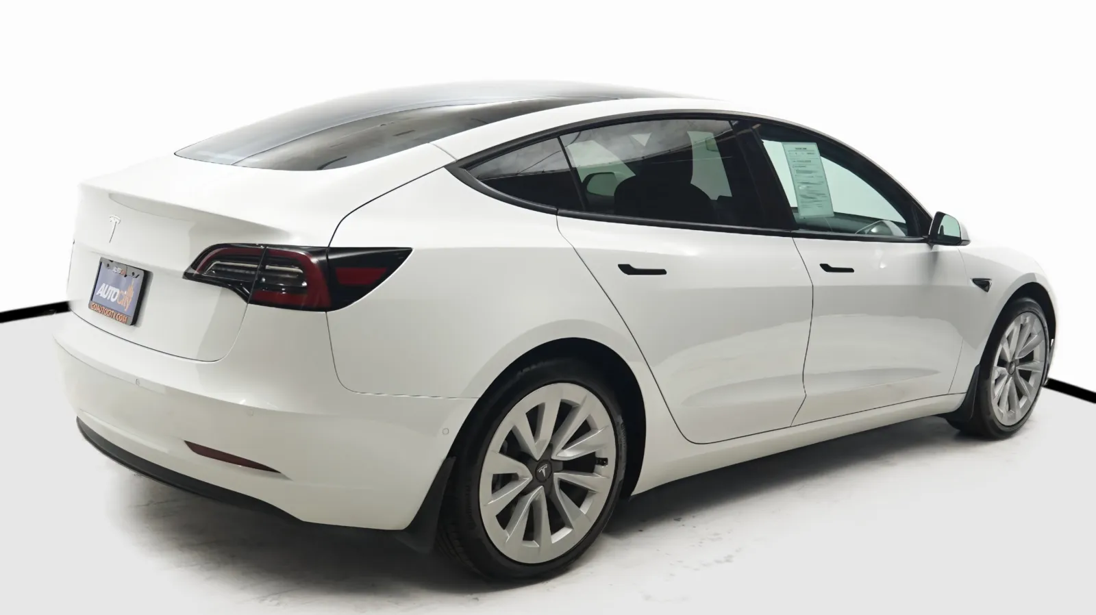 More photos of 2021 Tesla Model 3 Standard Range Plus at Auto City, CA