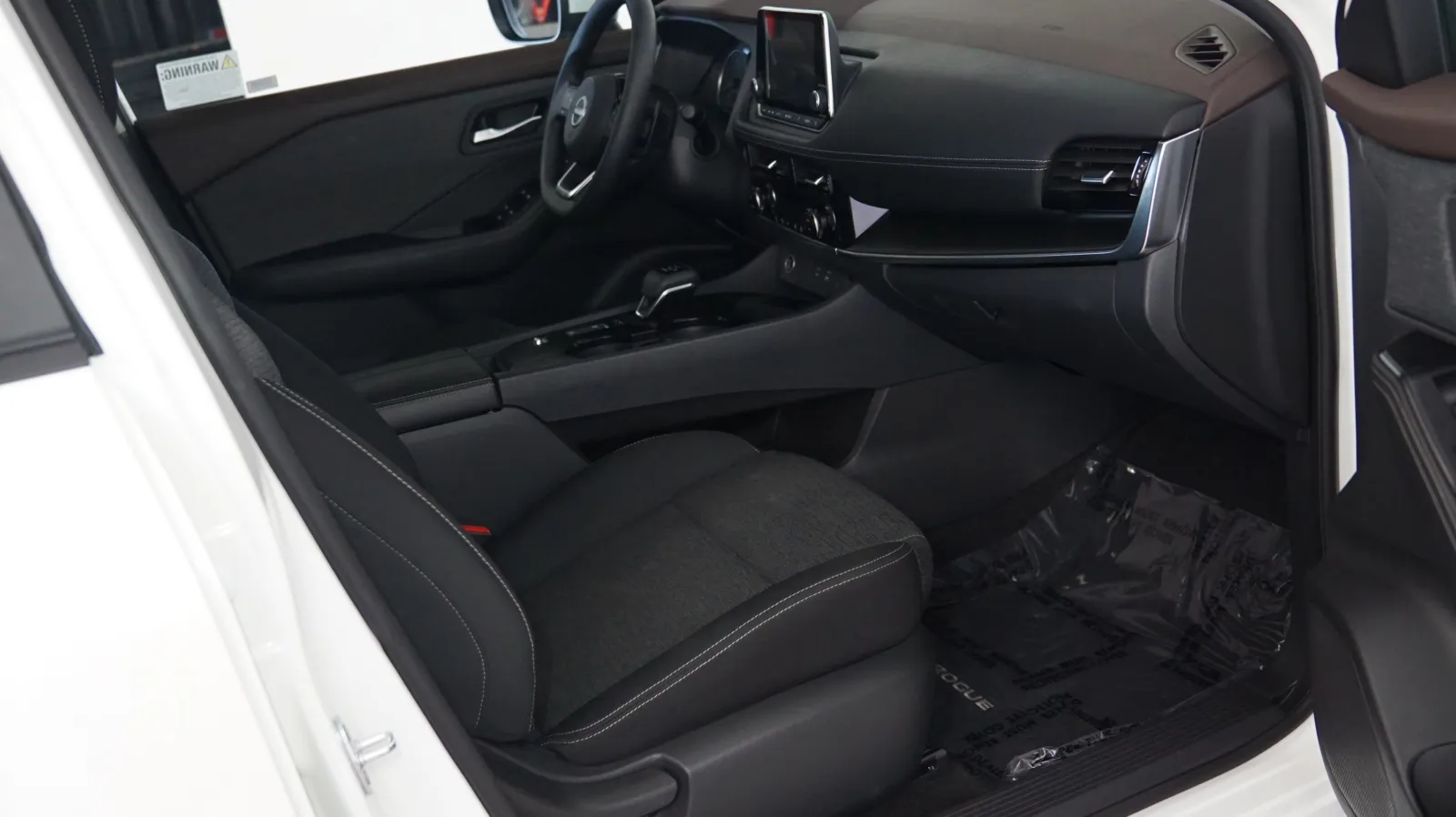 More photos of 2023 Nissan Rogue SV at Auto City, CA