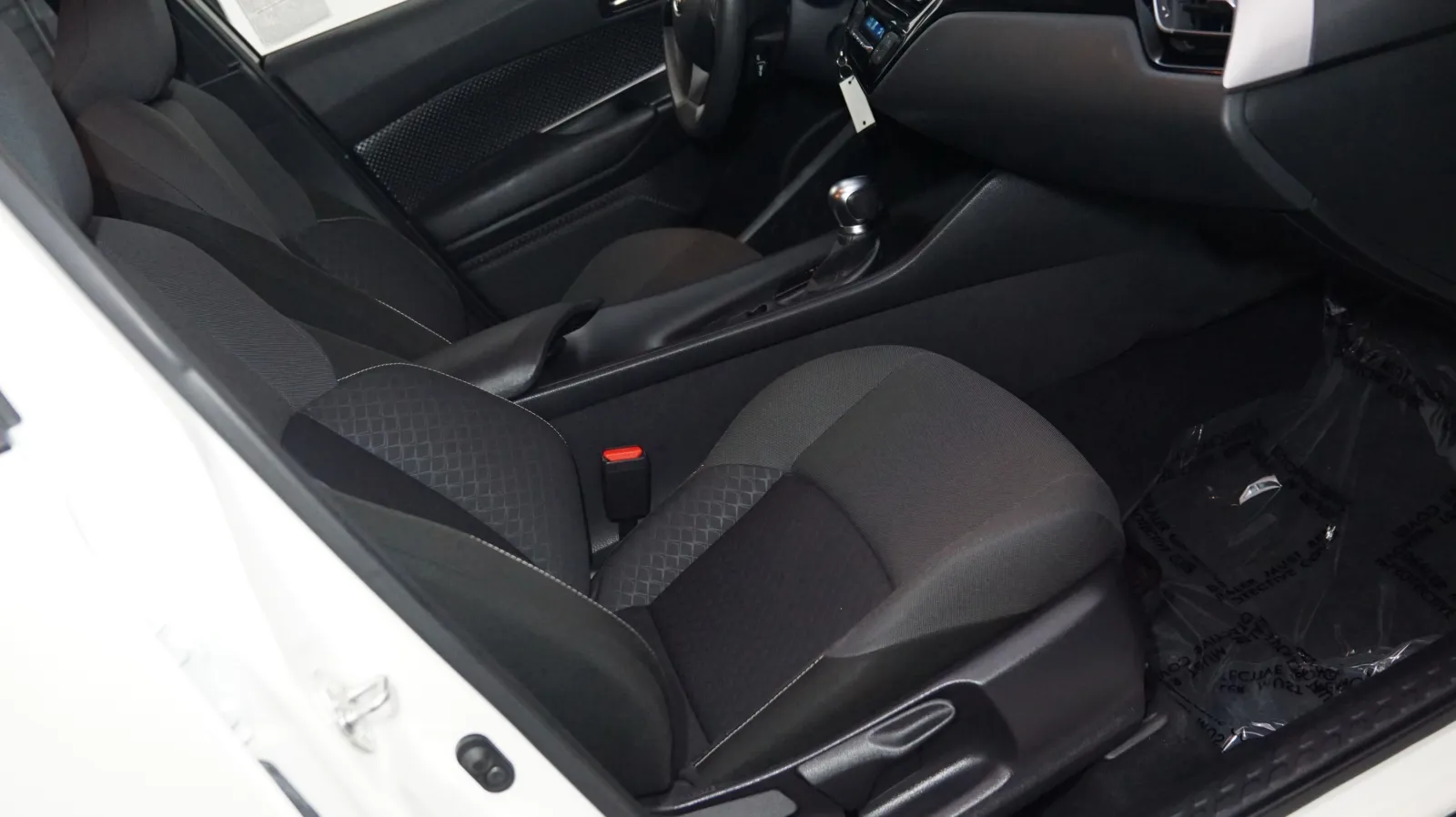 More photos of 2021 Toyota C-HR LE at Auto City, CA
