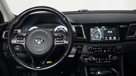 More photos of 2019 Kia Niro Touring at Auto City, CA
