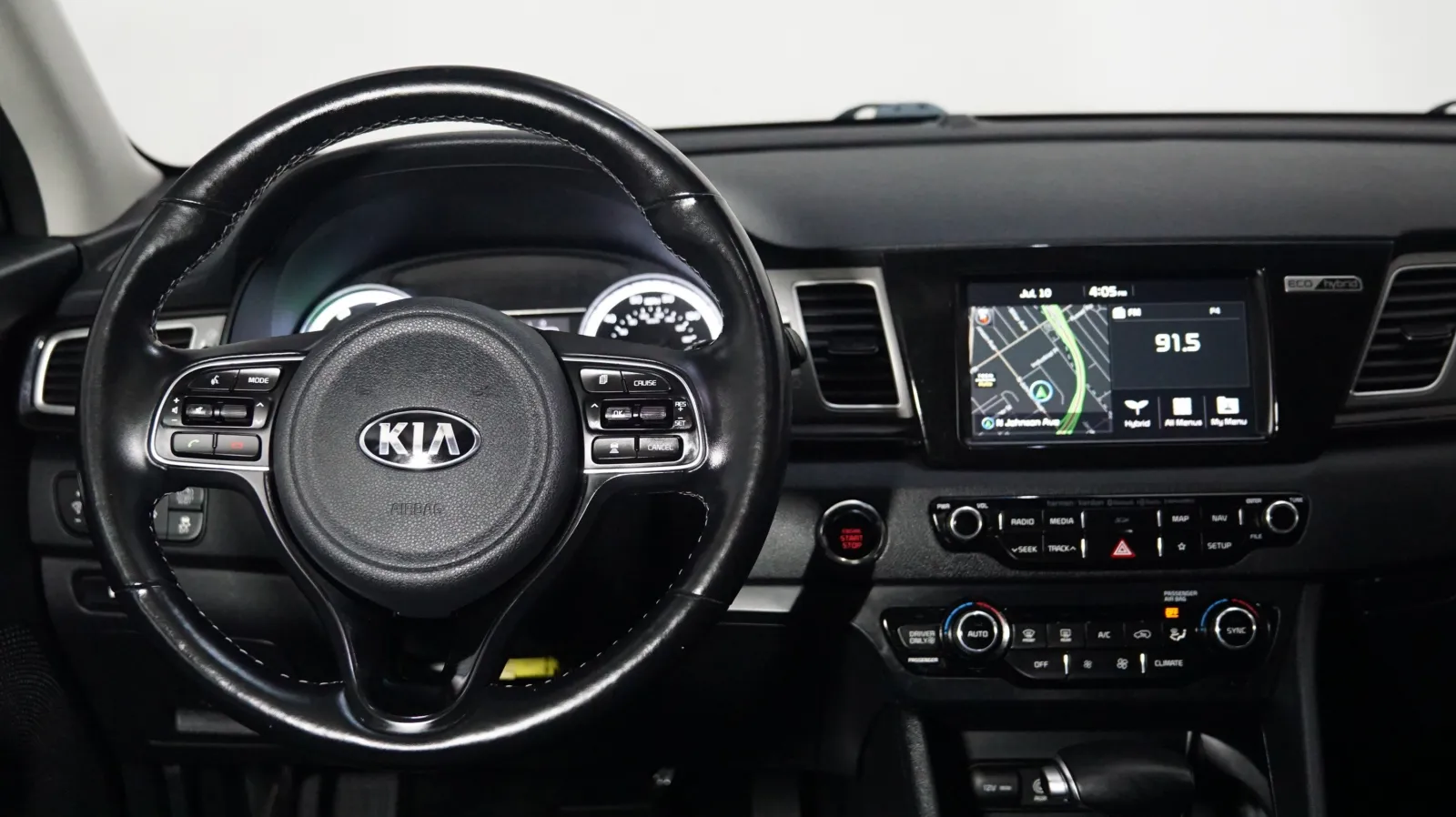 More photos of 2019 Kia Niro Touring at Auto City, CA