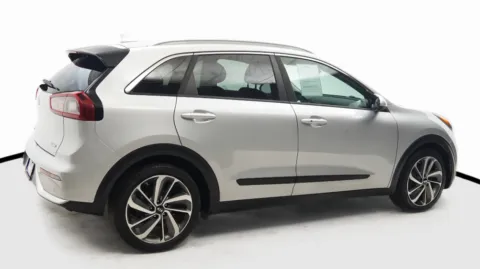 More photos of 2019 Kia Niro Touring at Auto City, CA