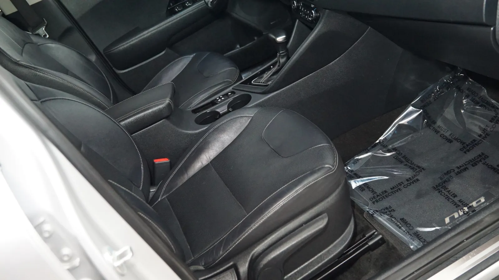 More photos of 2019 Kia Niro Touring at Auto City, CA
